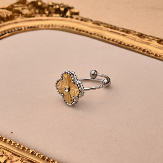 Clover Royale Ring